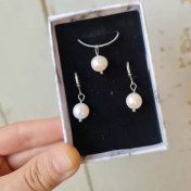 تصویر نیم ست مروارید اصل – نقره ای 