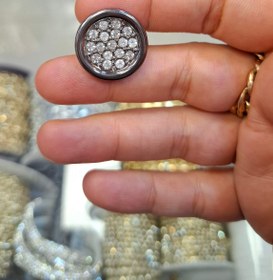 تصویر دکمه طرح فلز نگین دار - دودی / سایز2 