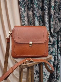 تصویر کیف دوشی زنانه چرم کد ۰۰۱ 