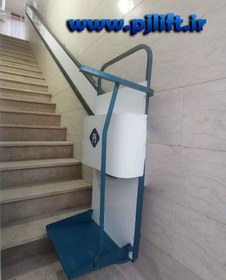 تصویر بالابر بیمار پله پیما ایستاده 