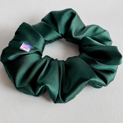 تصویر اسکرانچی ساتن سبز کاج Scrunchies