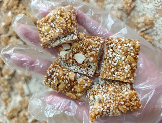 تصویر سوهان عسلی بادام زمینی 