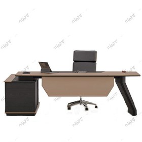 تصویر میز مدیریت پیرامید 