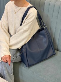 تصویر کیف دوشی بزرگ زنانه - کرم 