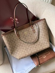 تصویر توت بگ زنانه برند کوچ دو‌رو‌ COACH