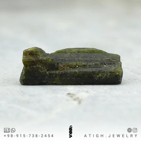 تصویر سنگ راف (تراش نخورده) تورمالین سبز خوشرنگ بلور معدنی بسیار خوشرنگ با کیفیت عالی وزن حدود 10 قیراط 