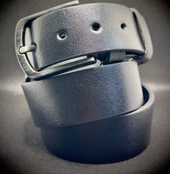 تصویر یک جین کمربند زبانه دار 