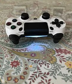 تصویر دستگاه کنترلر بازی DATA FROG با قابلیت بلوتوث برای PS4/Slim/Pro – دسته‌ی بی‌سیم برای کامپیوتر با دو لرزاننده و جوی‌استیک برای IOS/Android. DATA FROG Bluetooth-Compatible Game Controller for PS4/Slim/Pro Wireless Gamepad For PC Dual Vibration Joystick For IOS/Android