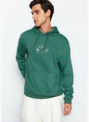 تصویر هودی سبز مردانه با برش معمولی و گلدوزی فضایی. سویشرت. برند trendyol Green Men's Regular/Regular Cut, Space Embroidery Hoodie. Sweatshirt.