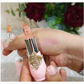 تصویر بالم لب حرارتی سلطنتی گلدار 
