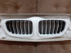 تصویر جلو پنجره برلیانس طرح بی ام و مناسب ۳۳۰/۳۲۰/کراس 