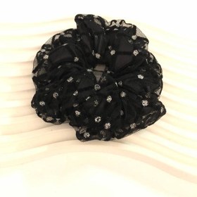 تصویر کش مو اسکرانچی زنانه مدل ساتن با تزئین تور تک رنگ مشکی Scrunchy hair band