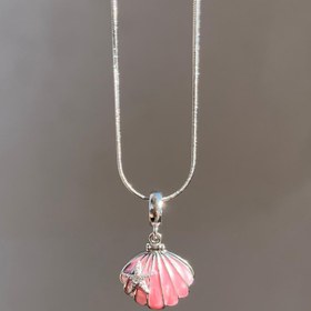 تصویر لاکت صدف صورتی 