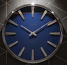 تصویر ساعت دیواری آرتمیس مدل 2045 رنگ نقره‌ای-آبی 