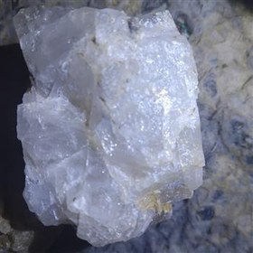 تصویر یاقوت بی رنگ زیبا بزرگ 150گ 