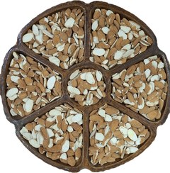 تصویر مغز بادام شکسته.لپه مامایی 