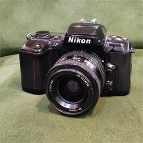 تصویر دوربین آنالوگ نیکون Nikon F-601 به همراه لنز 70-35 