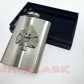 تصویر قمقمه جیبی مدل جمجمه 