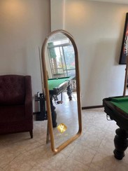 تصویر آینه قدی مدل آماندا ابعاد ۷۰ * ۱۷۰ با پایه چوبی 
