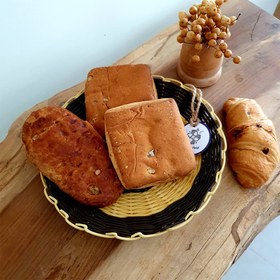 تصویر سبد نان و سبزی حصیر بافی ارغوان سازان مدل ریحون مجموعه ۲ عددی 