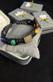 تصویر پیریت راف دستبنت‌هفت‌چاکرا با چرم و پیریت