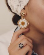 تصویر گوشواره بابونه با فریم استیل رنگ ثابت 