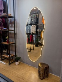 تصویر آینه قدی دیواری دفرمه(منحنی) Curved tall mirror