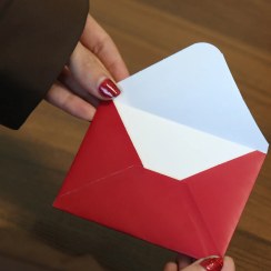 تصویر پاکت سکه گلاسه ۱۱×۸ ، بسته ۵۰تایی ۲۰۴ هزارتومن - قرمز در ۸ رنگ قابل سفارش است