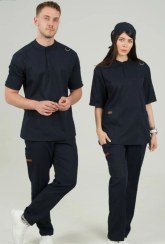 تصویر ست اسکراب پزشکی یقه دیپلمات سرمه ای پارچه لاکرا خنک و نرم 