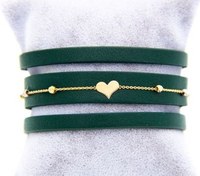 تصویر دستبند چرم سبز و طلا طرح قلب همراه با زنجیر و گوی البرناردو کد HA046 