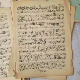 تصویر کاغذ نوت موسیقی قدیمی 