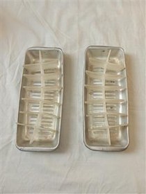 تصویر قالب یخ روحی یخچال آزمایش دهه 40-دو عدد 