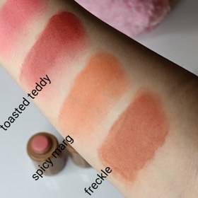 تصویر رژگونه استیکی طرح روود 