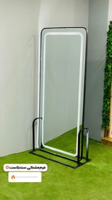 تصویر آینه قدی پایه دار 
