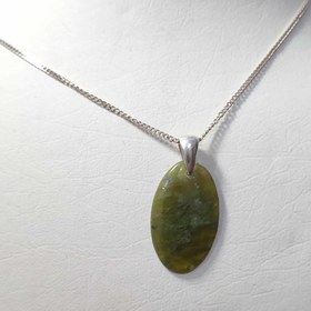 تصویر گردنبند سنگ زبرجد طبیعی با آویز نقره 