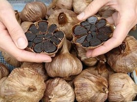 تصویر سیر سیاه Black Garlic