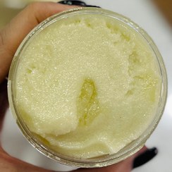 تصویر اسکراب اسکالپ کف سر چرب 