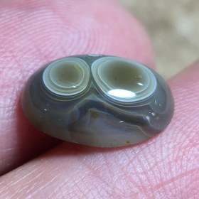 تصویر عقیق باباقوری دوچشم طبیعی. 