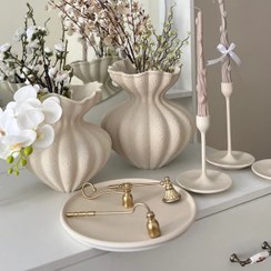 تصویر گلدان رومیزی مدرن چروک تکسچر کد 2097 ست جاشمعی و سینی دکوری 