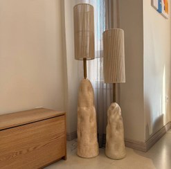 تصویر آباژور دفرمه کنار سالنی 