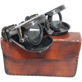 تصویر دوربین دوچشم انگلیسی تاریخدار 1857 میلادی همراه کیف چرم 
