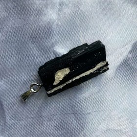 تصویر تورمالین سیاه 