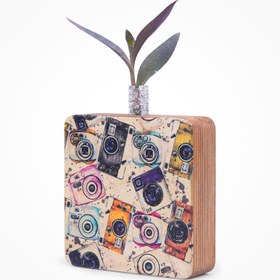 تصویر گلدان چوبی طرح دوربین عکاسی 
