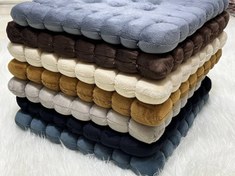 تصویر پد نشیمن طرح بیسکوییتی مخمل گرد و مربع 