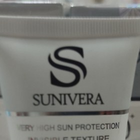 تصویر ضد آفتاب بی رنگ سانیورا spf50 