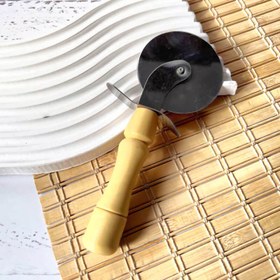 تصویر پیتزابر دسته پلاستیکی 