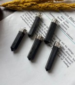 تصویر گردنبند سنگ تورمالین سیاه هند منشوری تراش دست با زنجیر ویتالی یا بند چرم 