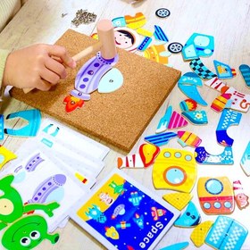 تصویر میخ و چکش چوبی 