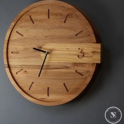 تصویر ساعت دیواری چوبی مدل تمام گرد جنس چوب توسکا - فینگر گردو Wooden wall clock