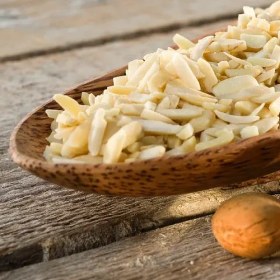 تصویر خلال بادام 